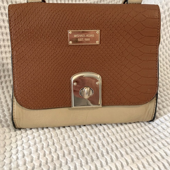 Leather handbag crossbody or arm carry - Picture 4 of 7